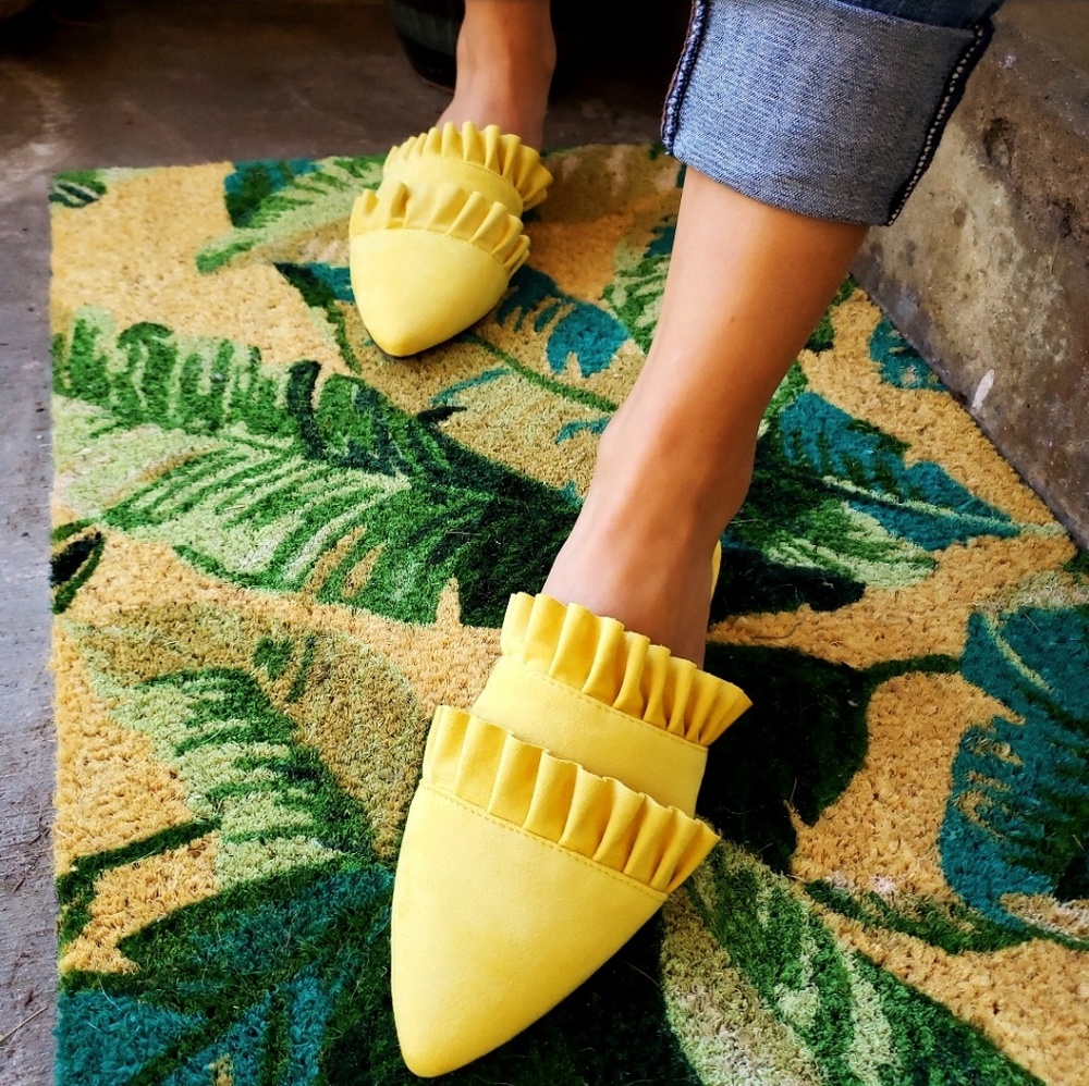 🆕️//The Sabrina// yellow ruffle flat - Picture 4 of 5